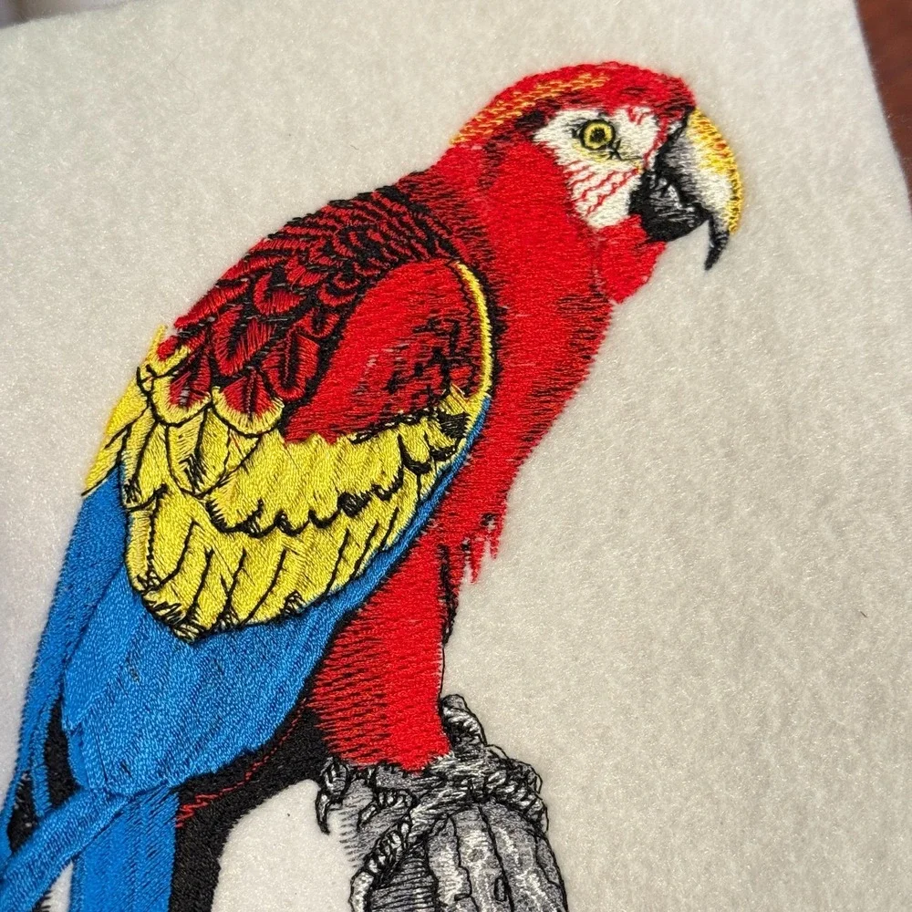 Vintage Macaw Parrot Bird Patch Portrait Applique Hand-Embroidered Sew On - Picture 2 of 5